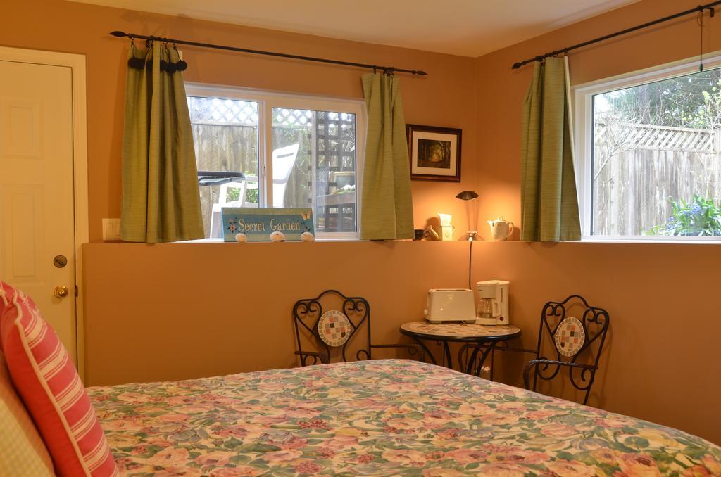 At Nautica Tigh Private Keypad Entrances Bed & Breakfast Qualicum Beach Luaran gambar