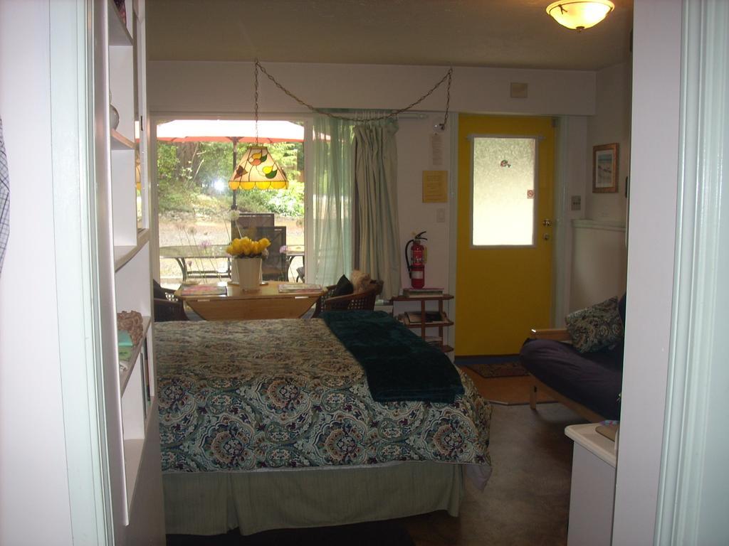 At Nautica Tigh Private Keypad Entrances Bed & Breakfast Qualicum Beach Luaran gambar
